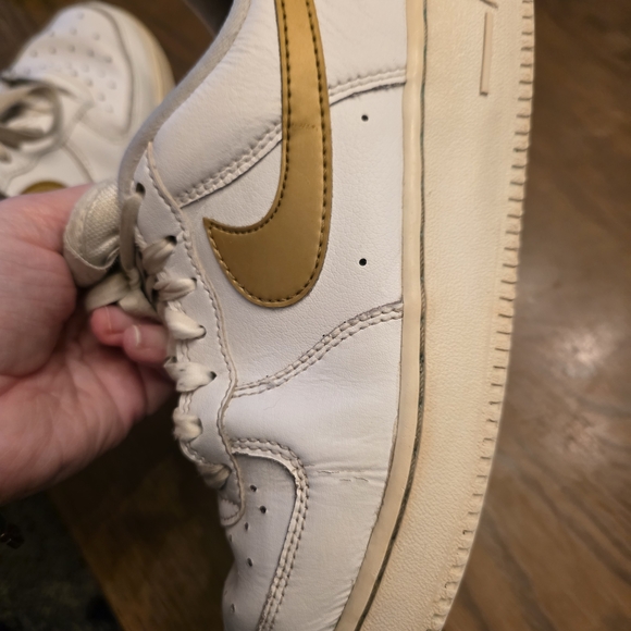 Nike Air Force 1. 2007. Size 7.5 Mens. Gold/ White. See All Pictures. - Picture 11 of 16